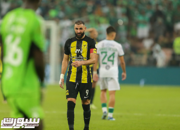 العروض تنهال على بنزيما في حال الرحيل عن الإتحاد