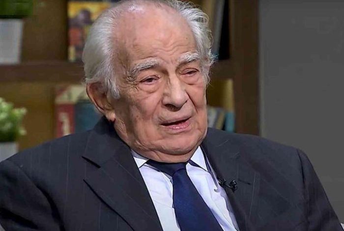 المسرح القومي يحتفل بعيد ميلاد رشوان توفيق الـ90