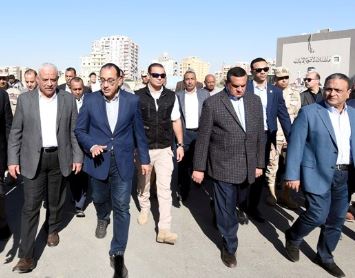 رئيس الوزراء يتفقد أعمال تطوير ورفع كفاءة طريق السويس - السخنة