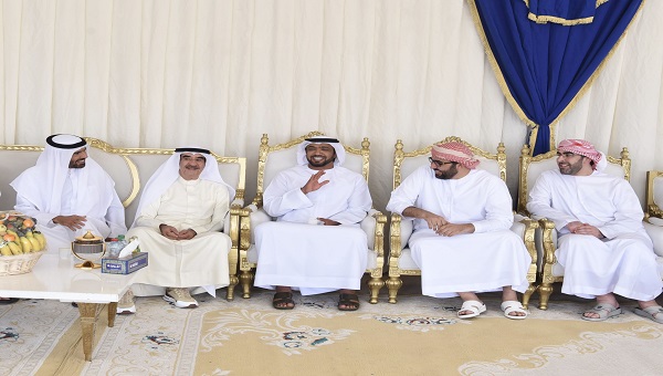 سعود المعلا يقيم مأدبة غداء على شرف ضيوف مهرجان أم القيوين لسباقات الهجن العربية الأصيلة