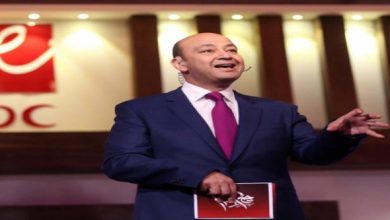 عمرو أديب يعلق على ظهور نجاة في حفل joy awards