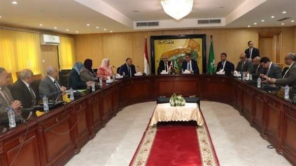 وزير التعليم ومحافظ الفيوم يشددان على تطوير العملية التعليمية خلال اجتماع مع مديري الإدارات التعليمية