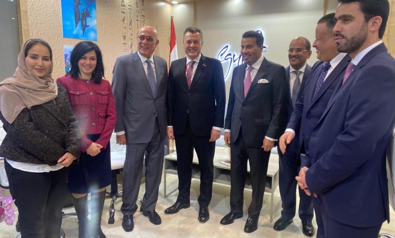 وزير السياحة يلتقي مجموعة من السفراء العرب المعتمدين في إسبانيا على هامش معرض الفيتور
