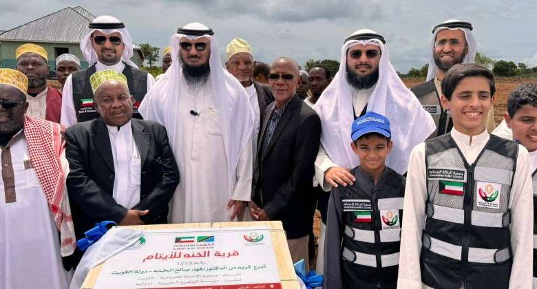 وفد من جمعية الإغاثة الإنسانية يضع حجر الأساس لقرية الأيتام في تنزانيا