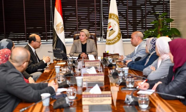 ياسمين فؤاد تلتقي أعضاء جمعية كتاب البيئة لتعزيز الاستفادة من دور الإعلام في رفع الوعي