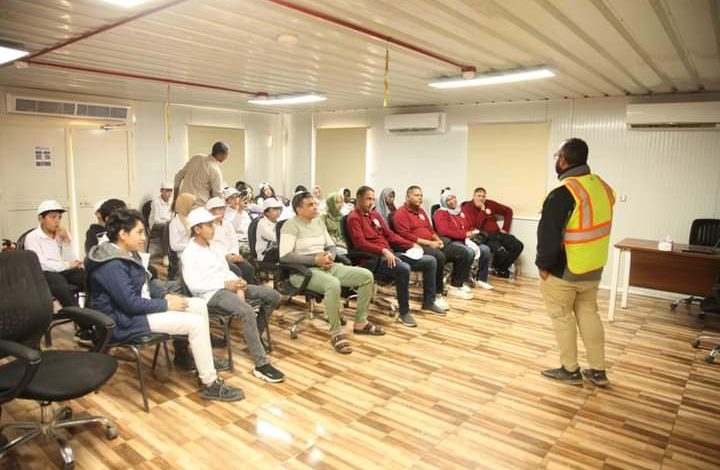200 طفل من المحافظات الحدودية في زيارة لمشروع بنبان للطاقة الشمسية بأسوان