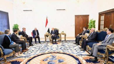 العليمي يطالب المبعوث الأممي بالتركيز على أفعال الحوثي لا أقواله - أخبار السعودية