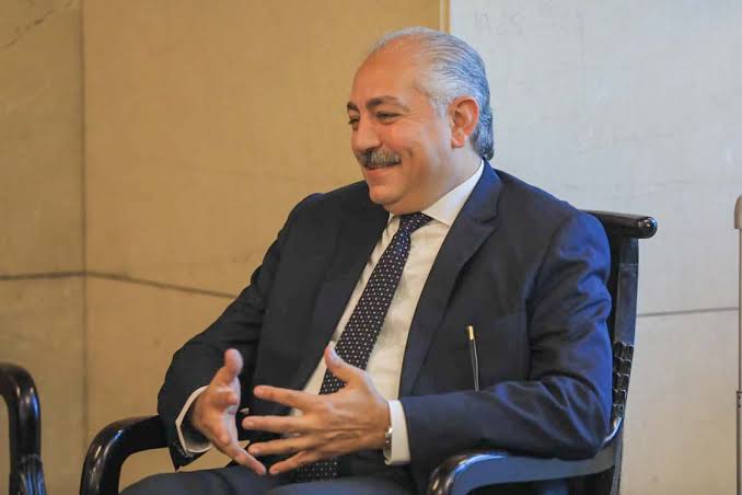 الأهلي يقيم تمثال للعامري فاروق بمقر الجزيرة