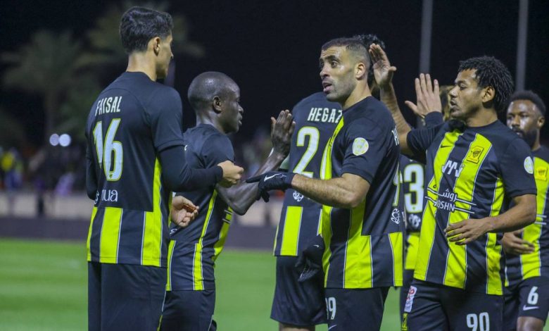 الاتحاديون يترقبون عودة بنزيمة بعد غياب طويل