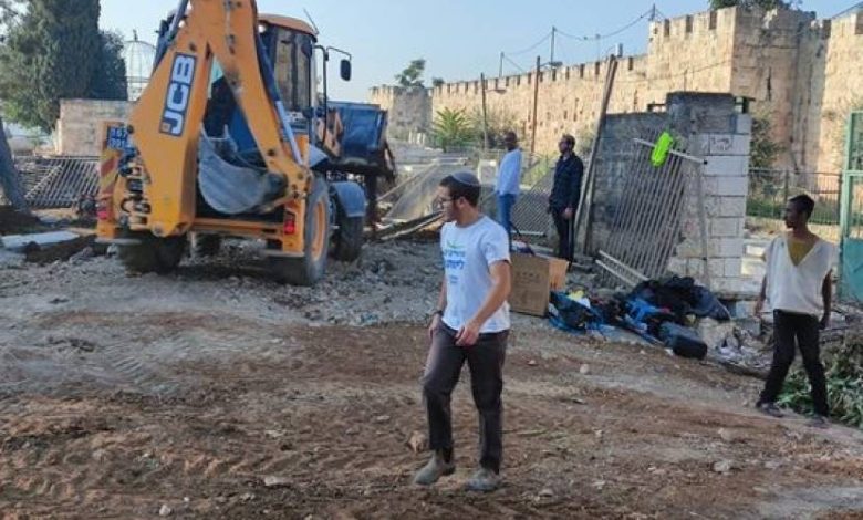 الاحتلال يجرًف أرض "سوق الجمعة" بالقدس ويقرر الاستيلاء على 18 دونمًا شرق رام الله