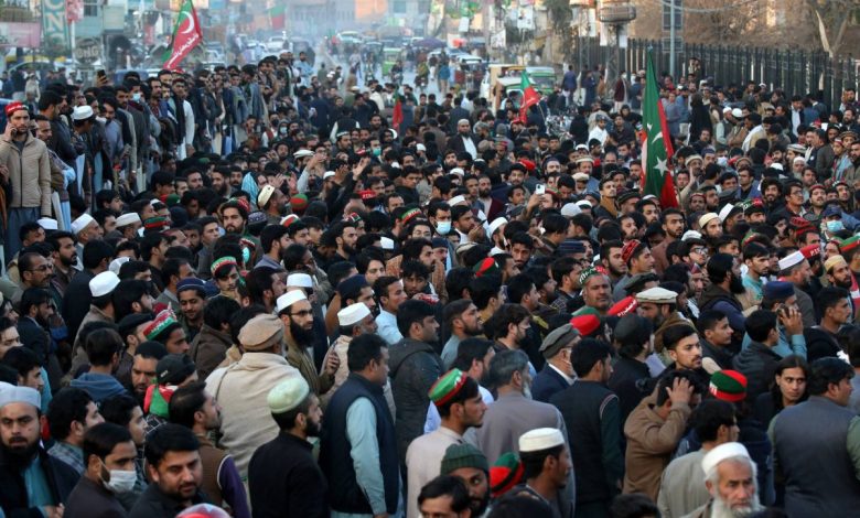حزب رئيس الوزراء الباكستاني السابق عمران خان يعلن فوزه بالانتخابات