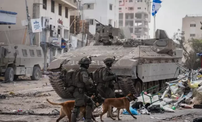 صحيفة عبرية: جنود الاحتلال استولوا على 200 مليون شيقل من بنك في غزة