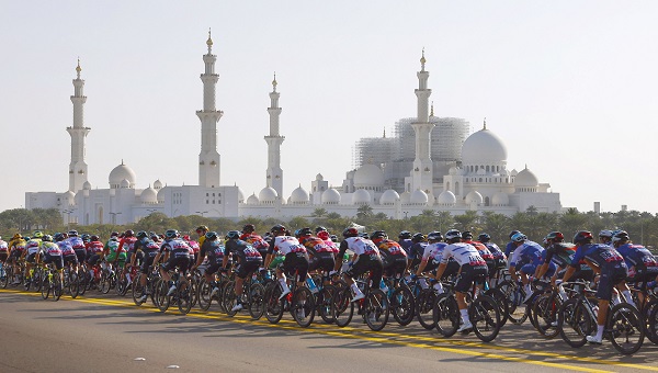 طواف الإمارات 2024.. مشاركة 120 دراجاً و4 فرق محترفة