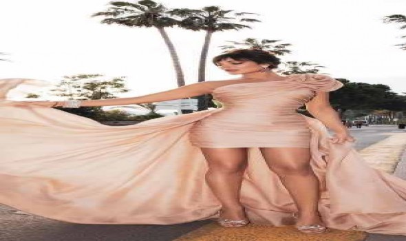 نادين نجيم بإطلالات أنثوية ساحرة
