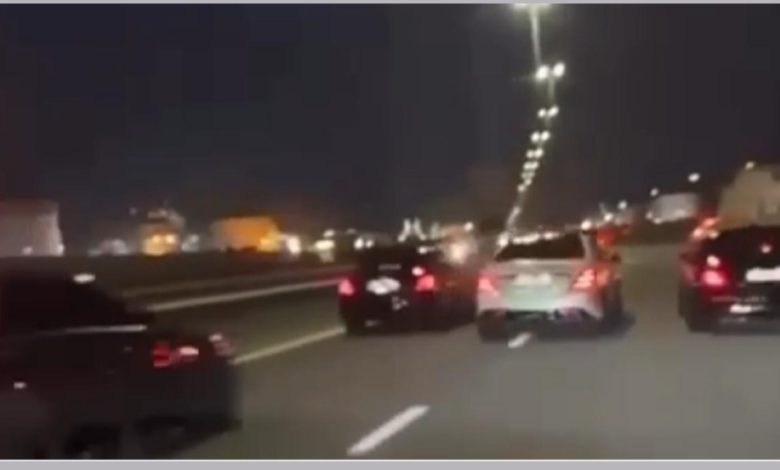 تسابقوا على الطريق العام.. شرطة الفجيرة تضبط عدداً من السائقين المتهورين