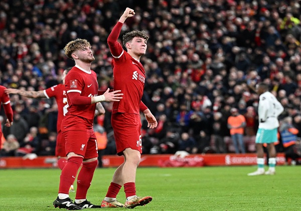 «يويفا» يتخوف من تأهل ليفربول ورينجرز لنهائي الدوري الأوروبي