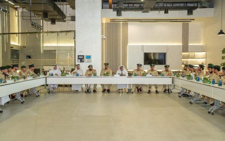 اللواء المنصوري يترأس اجتماع مجلس القيادات التنفيذية في شرطة دبي