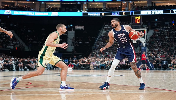 المنتخب الأمريكي لكرة السلة يفوز على نظيره الأسترالي استعداداً لأولمبياد باريس 2024