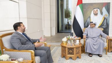منصور بن زايد يستقبل سفير فنزويلا في مكتبه بقصر الوطن