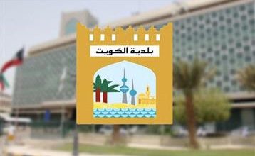 جانب من أعمال بلدية الكويت في تنظيف وإزالة المخالفات على جسر الشيخ جابر