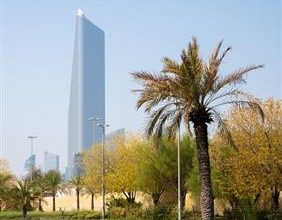 طقس حار ورطب وغائم جزئياً نهاراً حار‬ إلى مائل للحرارة‬ ليلاً.. والعظمى 43