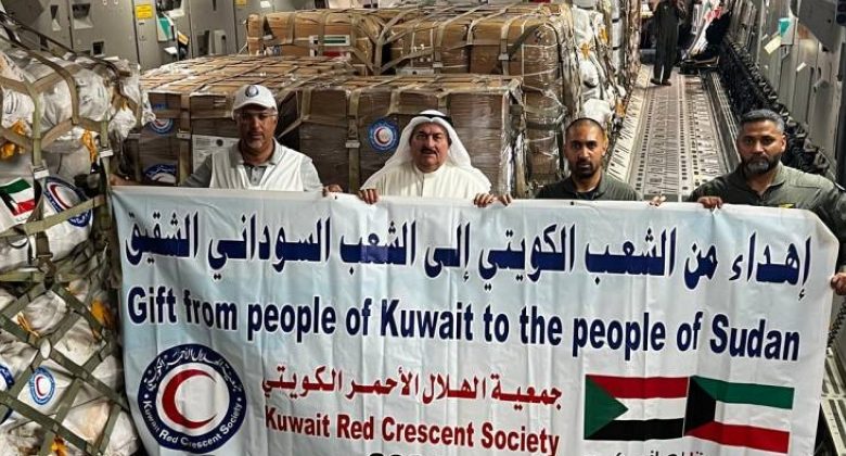 «الهلال الأحمر»: 30 طنا مساعدات إغاثية إلى السودان