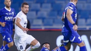 الهلال ينجو من فخ ضمك بثلاثية لهدفين
