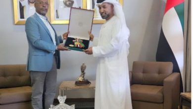رئيس الدولة يمنح سفير كينيا وسام الاستقلال