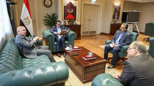 عبدالغفار يستقبل كامل الوزير لبحث تعظيم الاستثمارات في مجال توطين صناعة الادوية