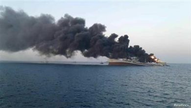 هيئة بحرية بريطانية تعلن اندلاع حريق بسفينة تجارية