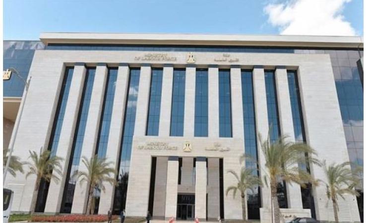 وزارة العمل تعلن عن 4962 فرصة عمل جديدة في 94 شركة خاصة عبر 18 محافظة