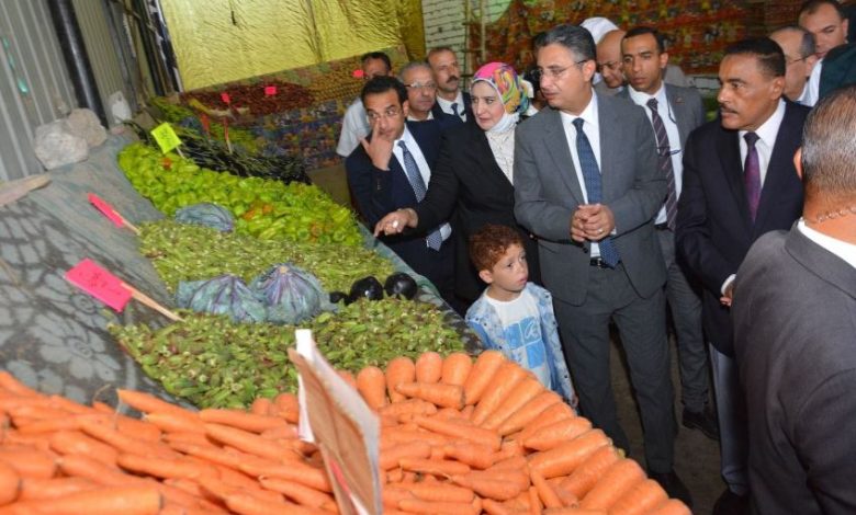 وزير التموين يوجه بتخصيص أماكن بالمجمعات لطرح الخضروات والفاكهة بسعر مخفض