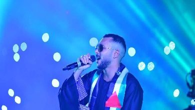 ويجز يشعل الأجواء في مهرجان صيف بنغازي بالشال الفلسطيني والجلبية (صور)