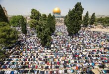 40 ألفا يؤدون صلاة الجمعة في المسجد الأقصى