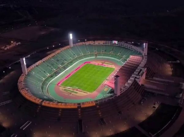 أزمة غلق الملاعب ترخي بظلالها على الفرق الوطنية مع بداية البطولة الاحترافية بقسميها