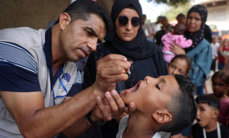 إسرائيل تقتل العشرات في غزة... وحملة التطعيم ضد شلل الأطفال على قدم وساق