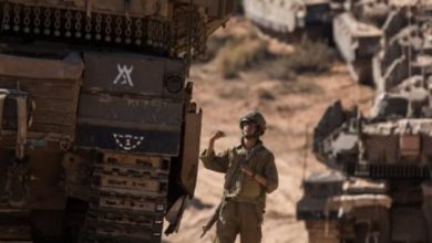 استشهاد فلسطيني بعد تنكيل الجيش الإسرائيلي به وسحبه بواسطة جرافة في الضفة الغربية