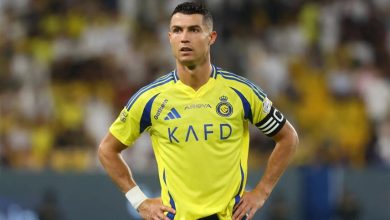 رونالدو لا يتناول من "طعام النصر".. ويراقب اللاعبين