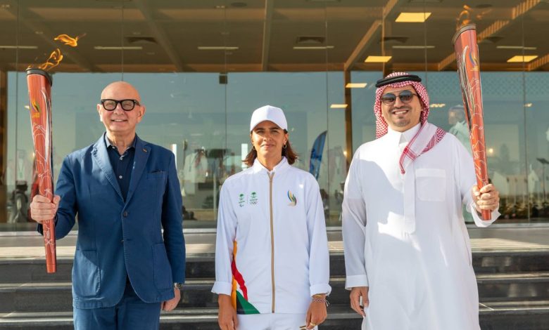 شعلة «الألعاب السعودية» تضيء مهرجان ولي العهد للهجن