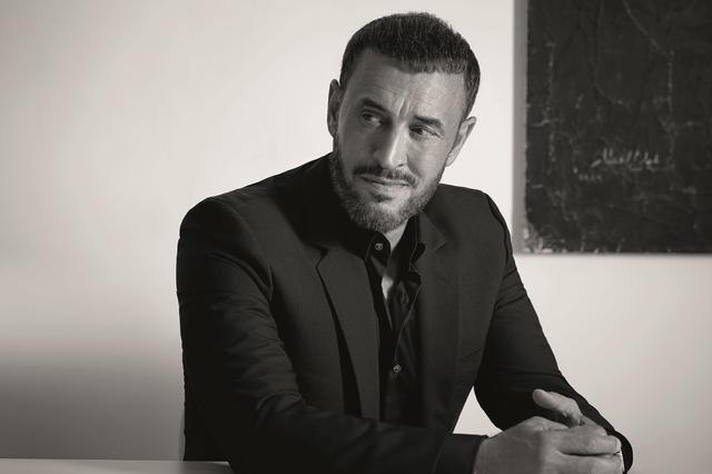 كاظم الساهر يصدم جمهوره باسمه الحقيقي ..ليس كاظم الساهر !