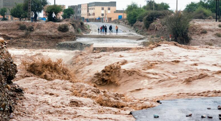 وزارة التجهيز تعلن عن إعادة فتح 35 مقطعا طرقيا من أصل 44 سجلت بها انقطاعات جراء الفيضانات 