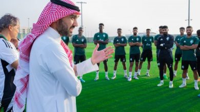 وزير الرياضة يطمئن على تحضيرات الاخضر للقاء اندنوسيا