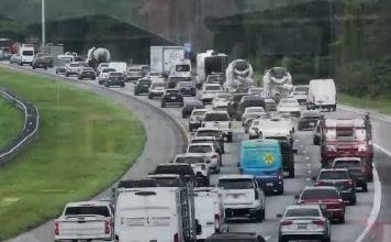 إعصار ميلتون المدمر يقترب من سواحل فلوريدا الأمريكية.. هروب آلاف السيارات من مركز الإعصار