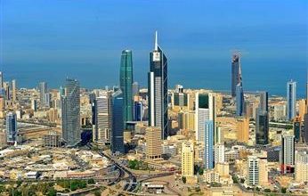 طقس حار ورطب نسبياً نهاراً مائل للحرارة إلى معتدل ليلاً.. والعظمى 37