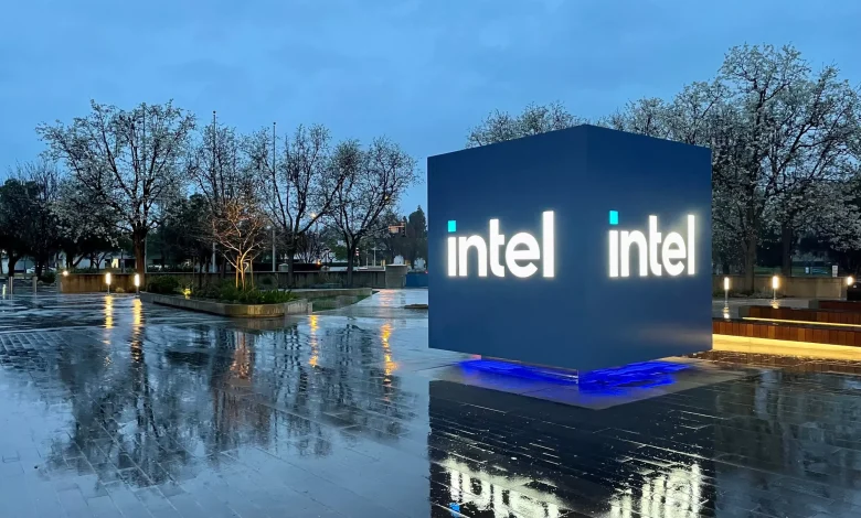 الإدارة السابقة تقترح تقسيم شركة Intel للنجاة في السوق