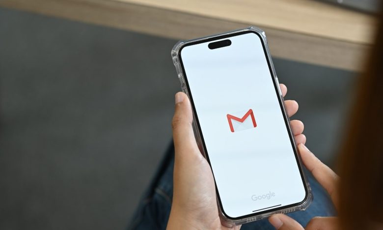 جوجل توسع نطاق البحث الذكي في Gmail ليشمل مستخدمي آيفون