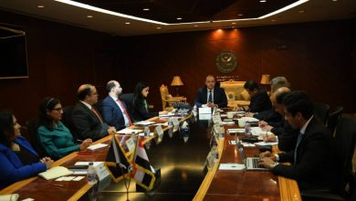 رئيس هيئة الرقابة المالية يلتقي ممثلي البنك الآسيوي للاستثمار في البنية التحتية لبحث سبل التعاون المشترك