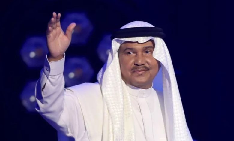 محمد عبده يستضيف عبدالله بالخير في منزله الجديد.. ويُطعمه في فمه