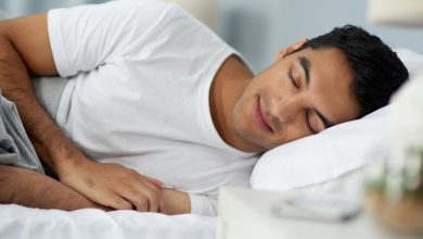 وضعيات النوم المختلفة بين المزايا والعيوب