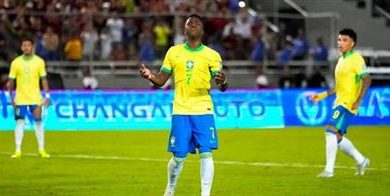 سقوط مفاجئ لليونيل ميسي ورفاقه أمام البارغاوي .. وفينسيوس يخذل البرازيليين